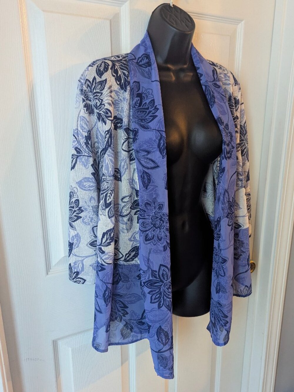 Alfred Dunner periwinkle white and blue open front top - M